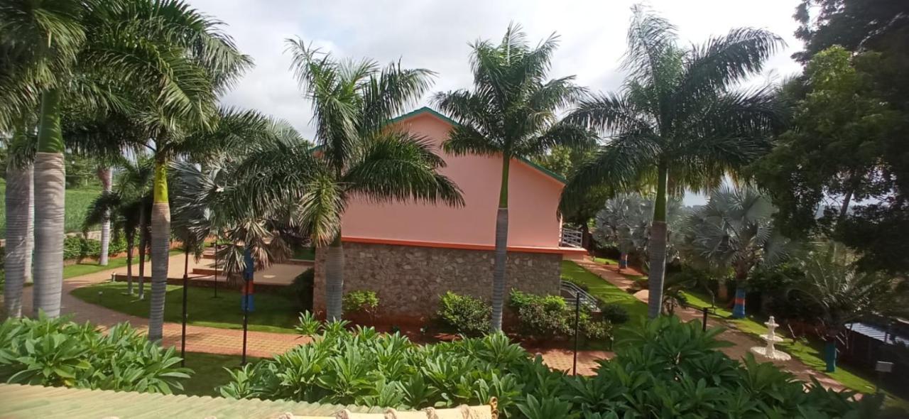 בדאמי Krishna Heritage Resort מראה חיצוני תמונה