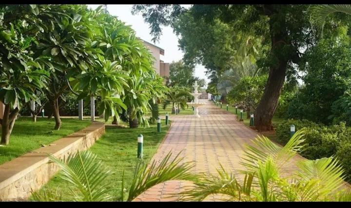בדאמי Krishna Heritage Resort מראה חיצוני תמונה